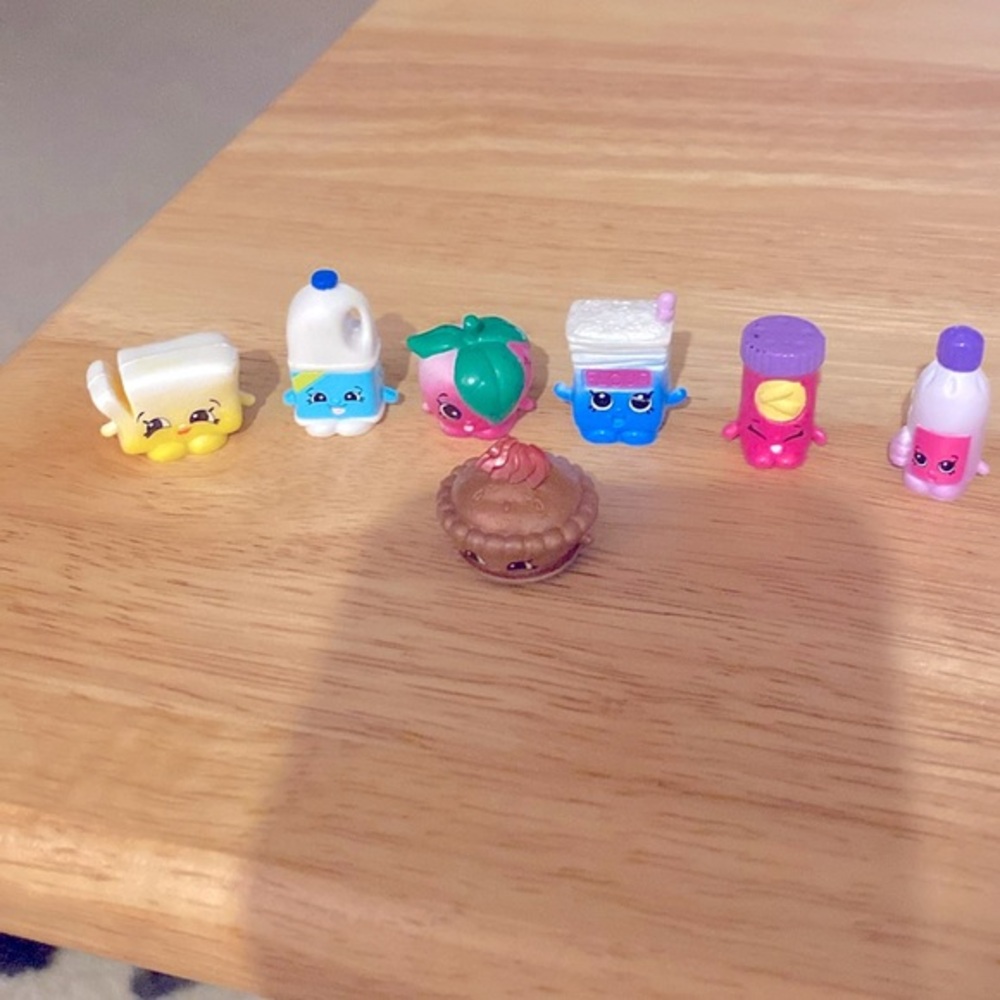 Shopkins Making an Apple Pie